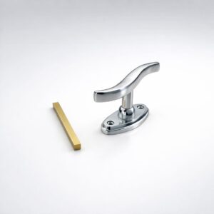 مسكة شباك كبيرة كروم